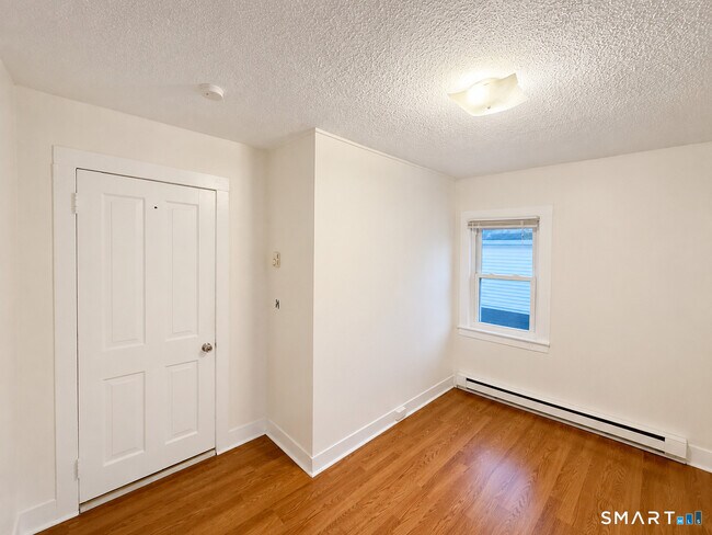Building Photo - 64 Bannon St