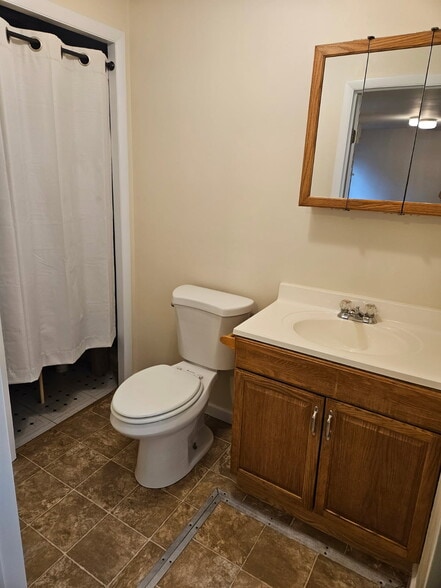 Bathroom - 6 Purdy St