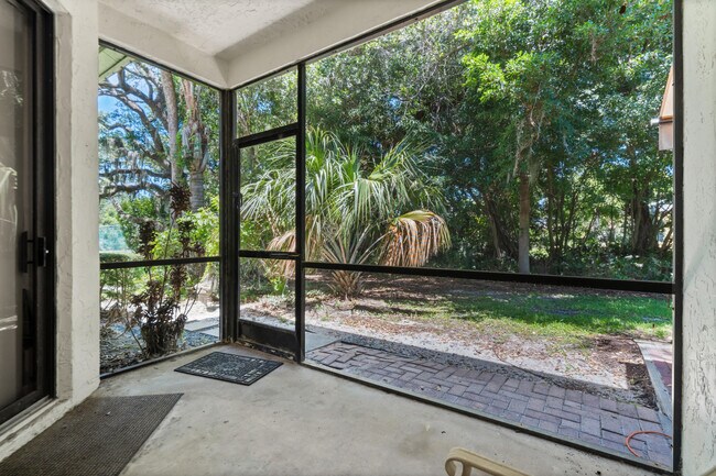 Building Photo - 5280 SE Seascape Way