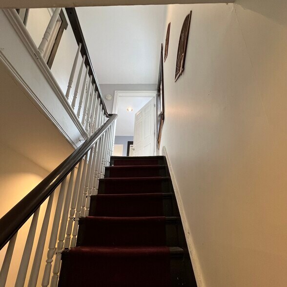 Entry - 40-2 Oak St