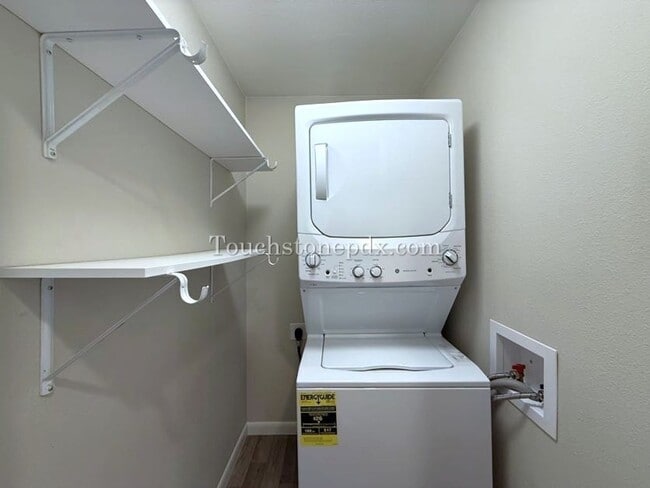 Building Photo - 5116 SE Mitchell St