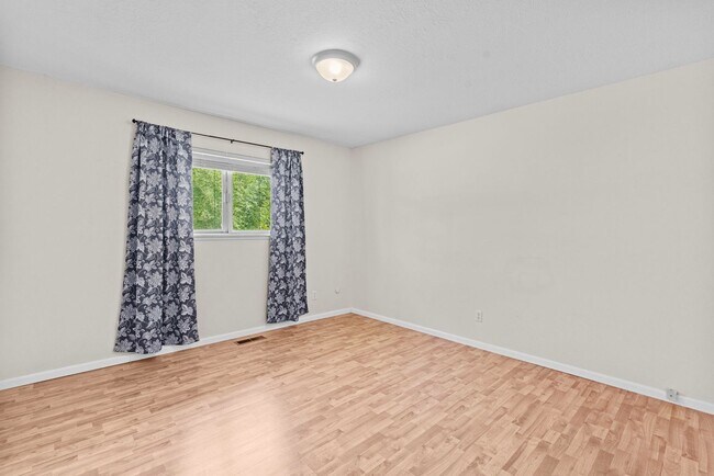 Building Photo - Rice St (17/19)