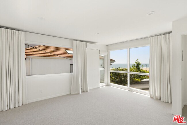 Building Photo - 117 Ocean Way