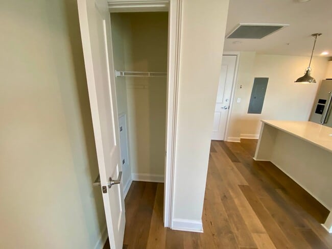 Building Photo - Apartment with Waterview in Downtown Wilmi...