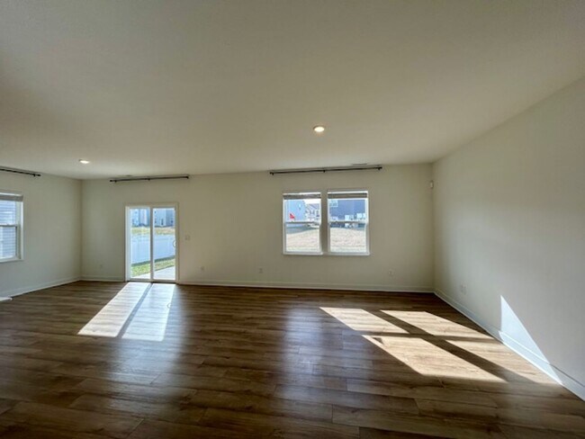 Building Photo - Beautiful Newly Built 4 Bed, 2.5 Bath Home - Loudoun Place Neighborhood