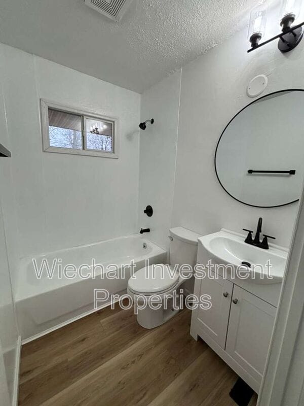 Building Photo - 713 Wildwood Ave