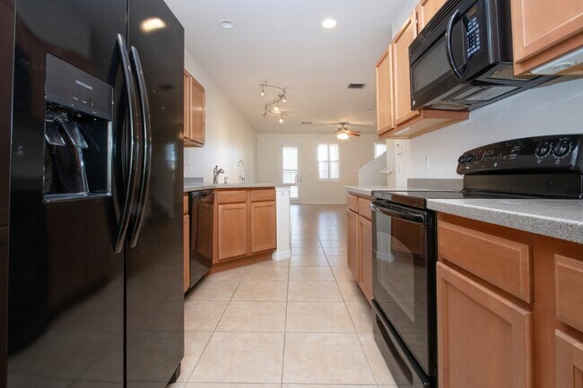 Building Photo - 3 Bedroom 2.5 Bath Townhome San Michele