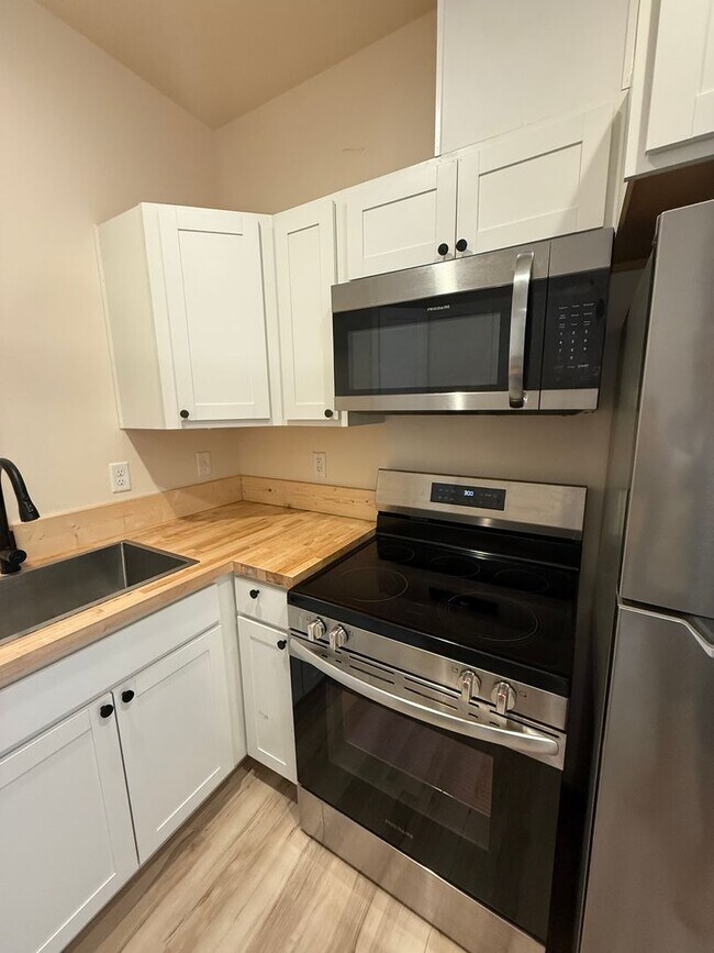 Building Photo - Stoltzfus-PM-026-0265