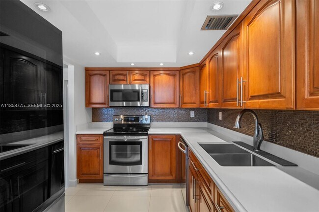 Building Photo - 290 174th St St