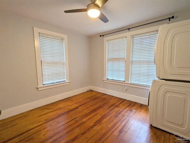 Building Photo - 1124 E Bobe St
