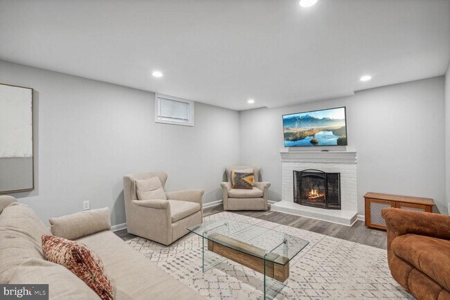 Building Photo - 2502 Duxbury Pl