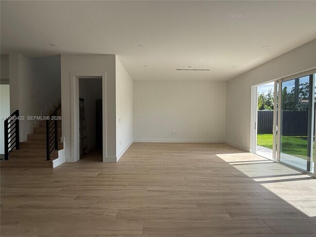 Building Photo - 1981 SW 33rd Ave