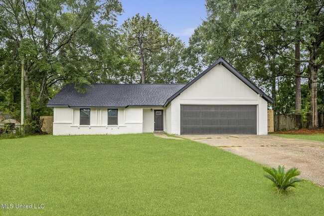 Primary Photo - 214 W Lakewood Dr