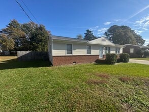 Building Photo - 3332 Macdonald Rd