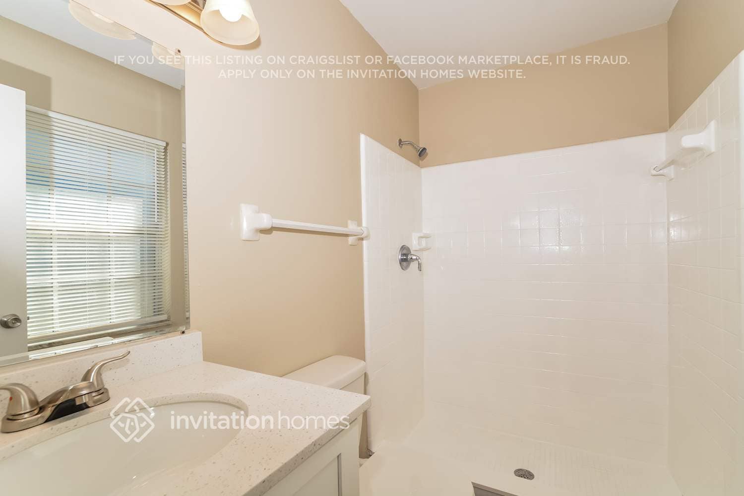 Building Photo - 990 Vincent Dr