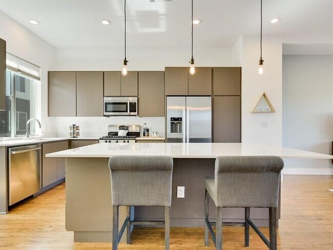 Building Photo - 1801 E 2nd St