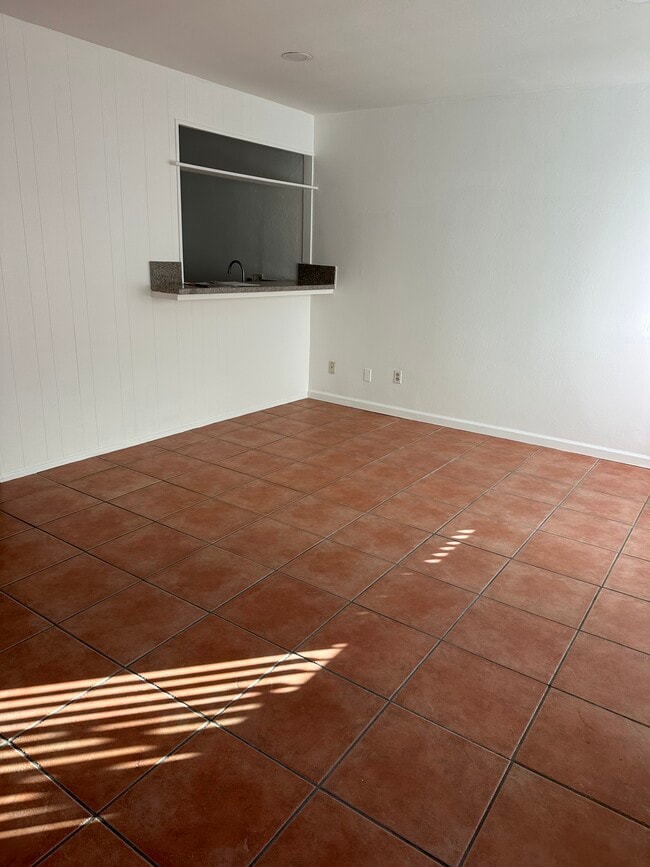 Building Photo - 4107 Sunset Dr