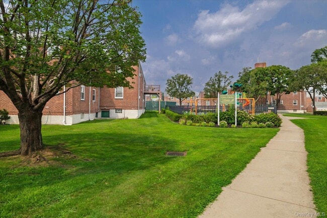 Building Photo - 245-41 77th Crescent