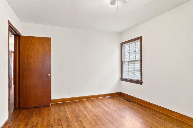 Building Photo - Cute 3 Bed 1 Bath House! Available Now! Call to Schedule a Tour!