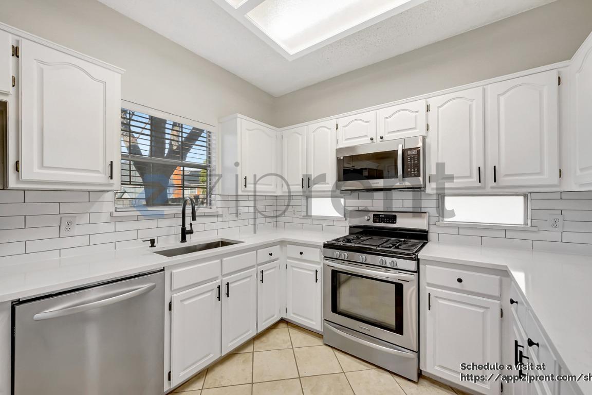 Building Photo - 2111 Daniel Way