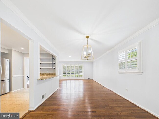 Building Photo - 9201 Cherrytree Dr