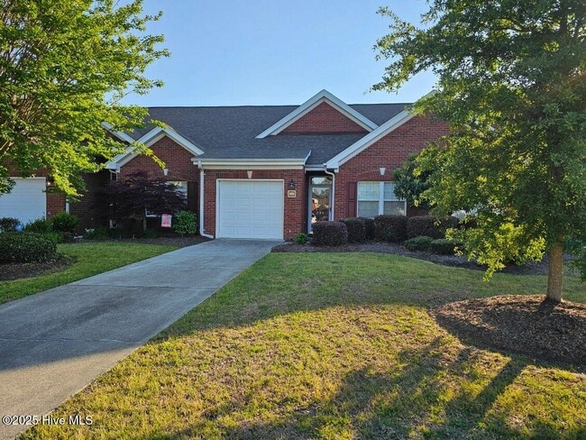 Building Photo - 204 Hilliard Ct