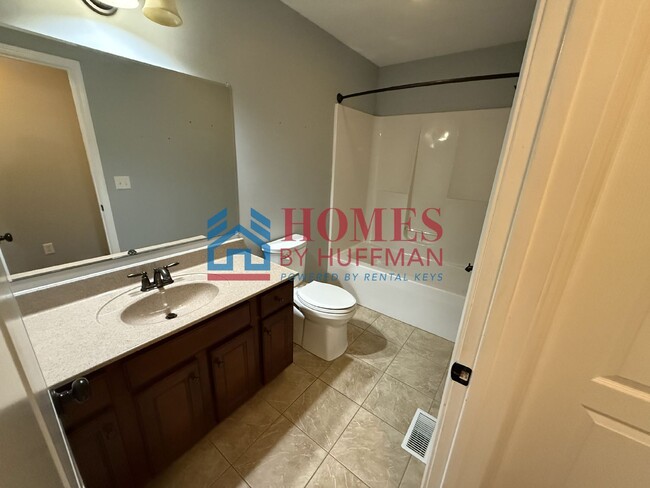 Building Photo - Four Bedroom | Three Bath Newburgh House