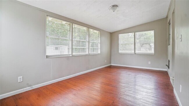 Building Photo - 1367 Gainesville Dr