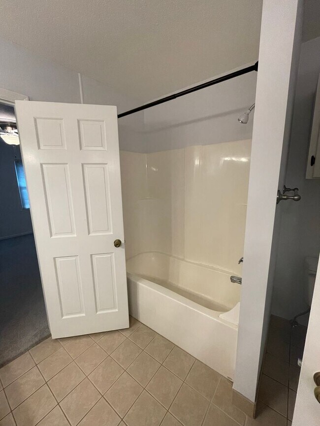 Building Photo - Williamsburg Townhome Available for Rent