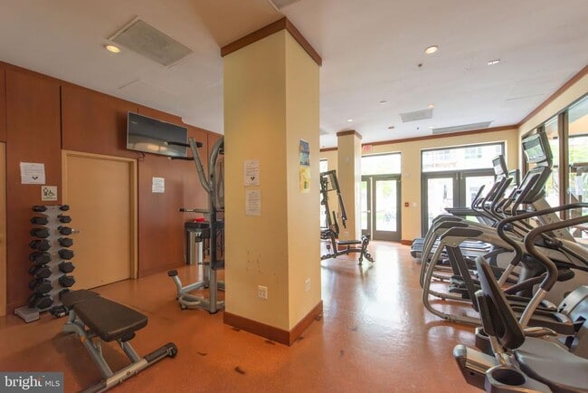 Building Photo - 3101 N Hampton Dr