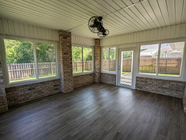Building Photo - 9768 Parker Lake Cir