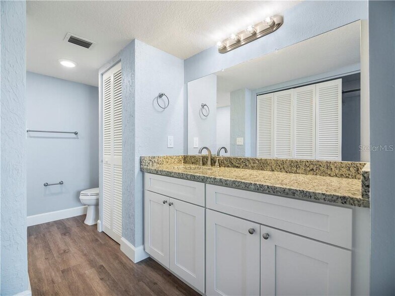 Building Photo - 450 Treasure Island Cswy