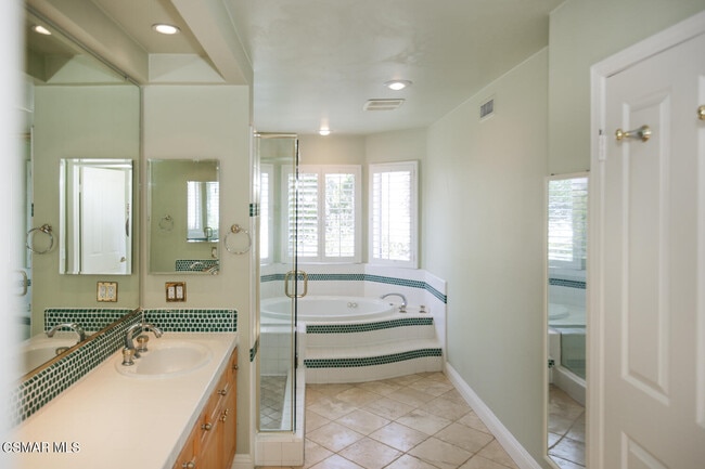 Building Photo - 1811 Fox Springs Cir