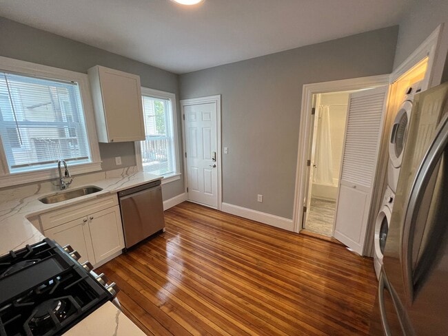 Building Photo - 9/1 Brand new renovation 4BR/2BA in Porter Sq! w/d in unit!