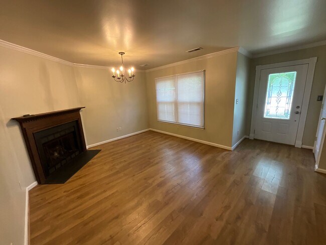 Building Photo - Now Available to View! Immaculate 2 bed, 2 bath, Fireplace, Garage, Granite and More!!