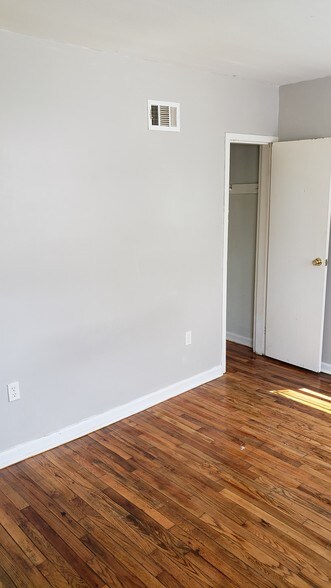 Building Photo - 4809 Meade St NE