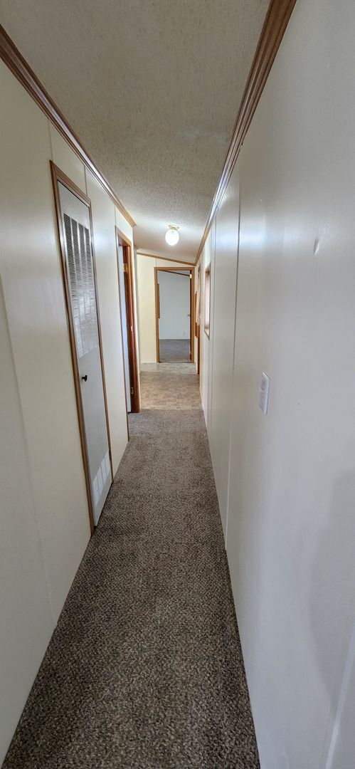 Building Photo - Nice, large, mobile home on outskirts of T...