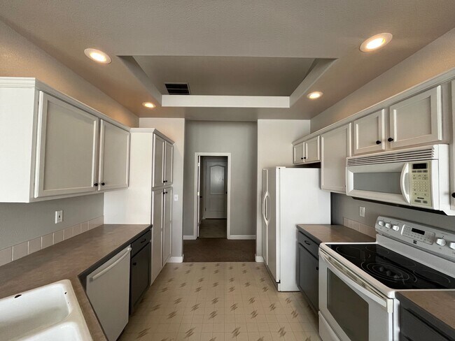 Building Photo - 2030 N Springland Pl