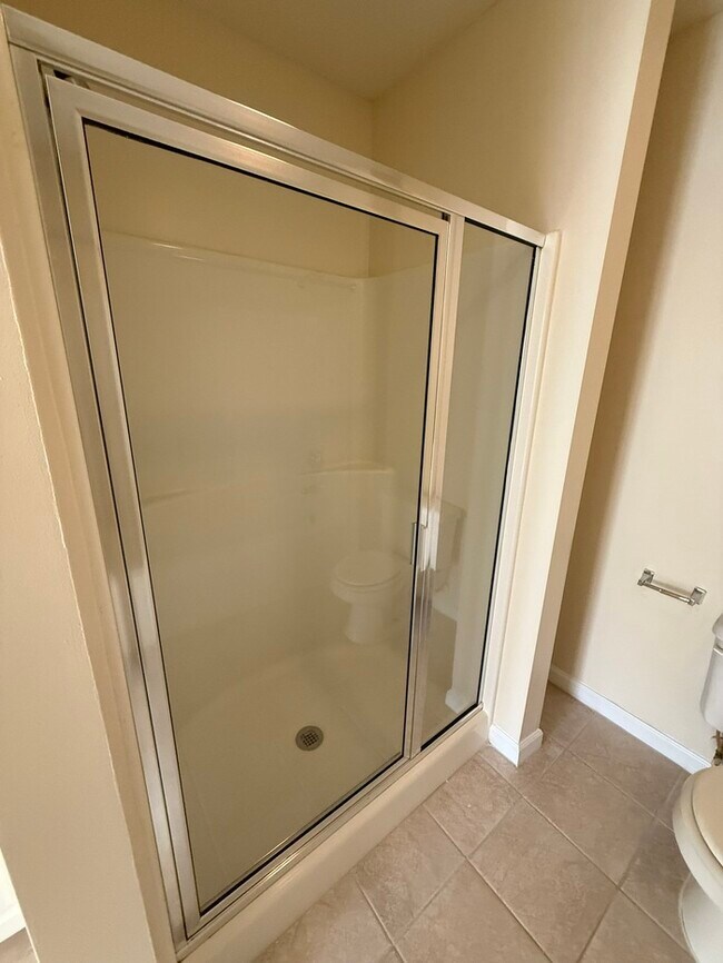 Building Photo - Beautiful 2 Bed 2 Bath Villa with 1 Car Ga...