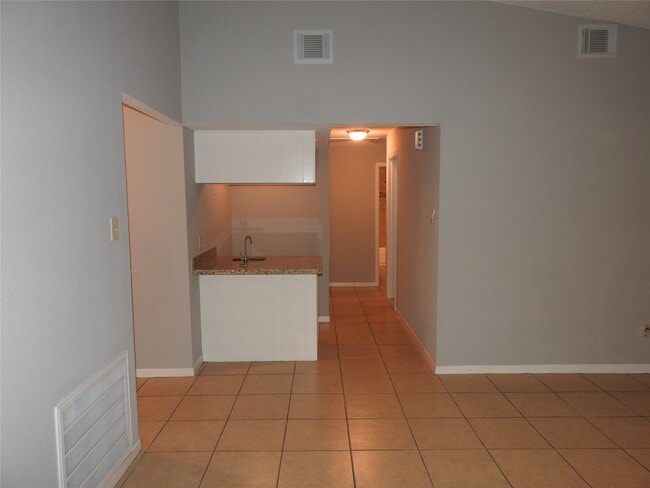 Building Photo - 14403 Cypress View Dr