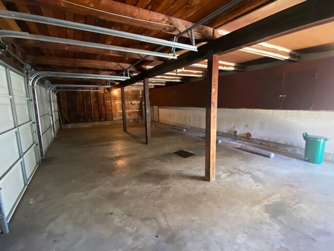 Building Photo - 3158 Moorpark Ave