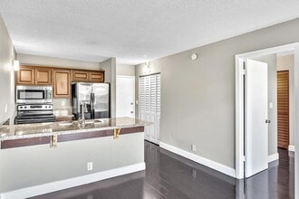 Building Photo - 2701 Riverside Dr