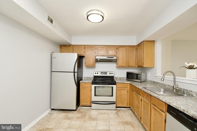 Building Photo - 7517 Belle Grae Dr