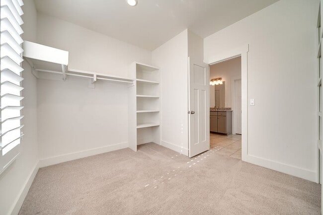 Building Photo - 279 Tanglewood Ln