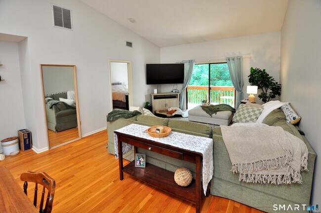 Building Photo - 30 Simsbury Landing
