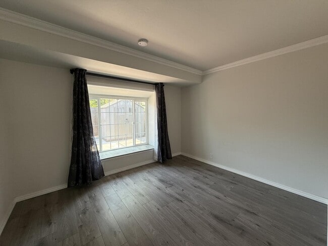 Building Photo - 4830 Grimsby Dr