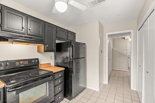 Building Photo - Townhouse in Maumelle!