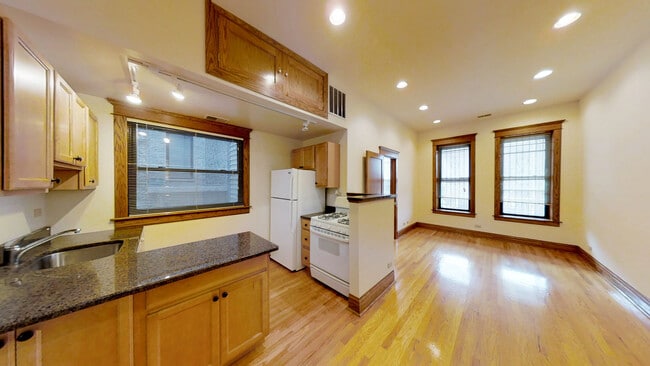 Building Photo - 1139 W Webster Ave