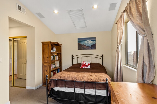 Building Photo - 1214 Emerald St