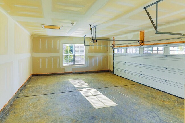 Building Photo - 5032 Ozment Dr